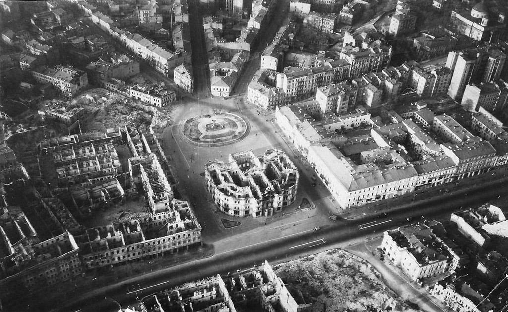 Загальний вигляд центральної площі Києва в 1941–1943 роках. Фото: Олена Насирова